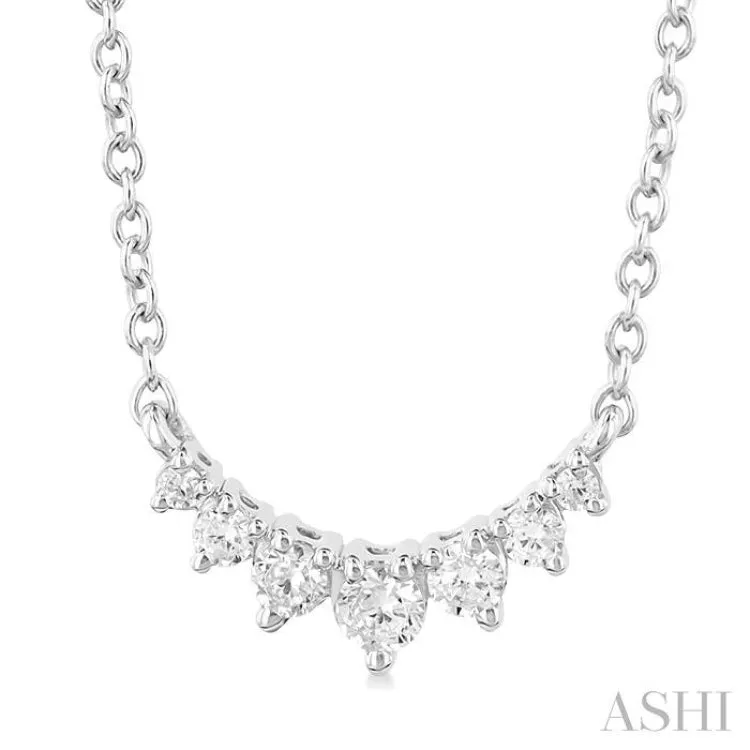 1/8 Ctw Graduated Diamond Smile Necklace in 14K White Gold