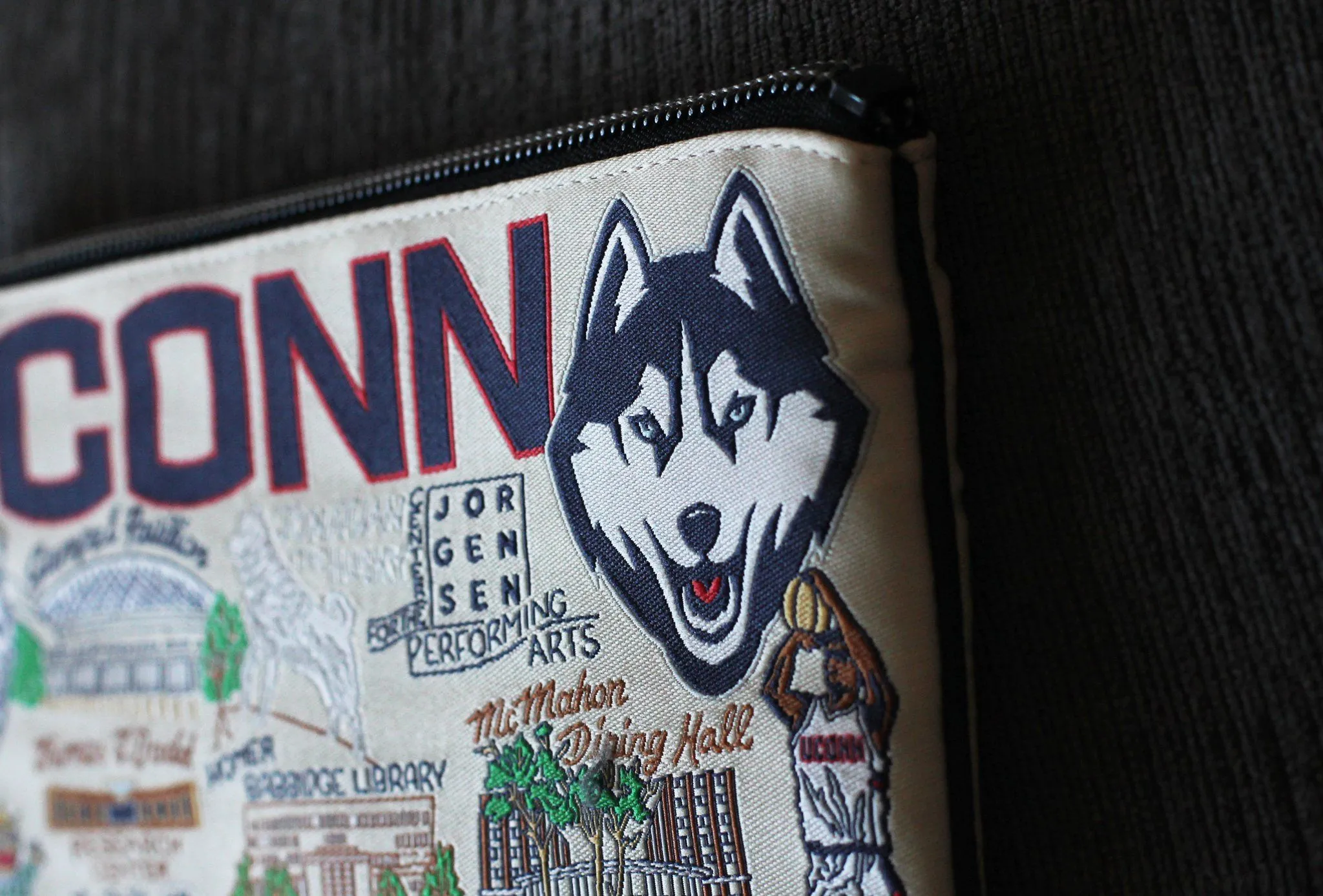 Connecticut, University of Collegiate Zip Pouch