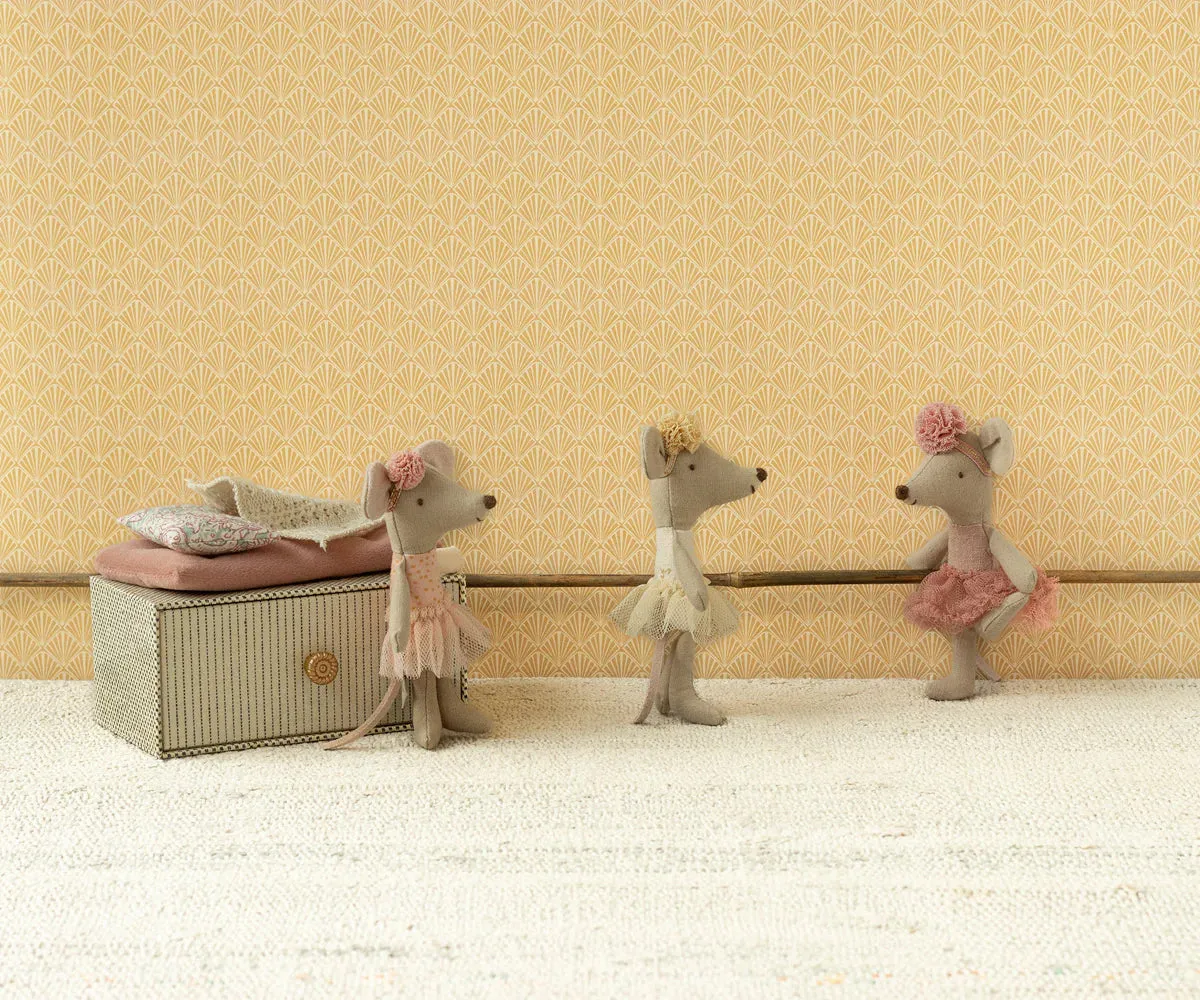 Little Sister Ballerina Mouse in Daybed