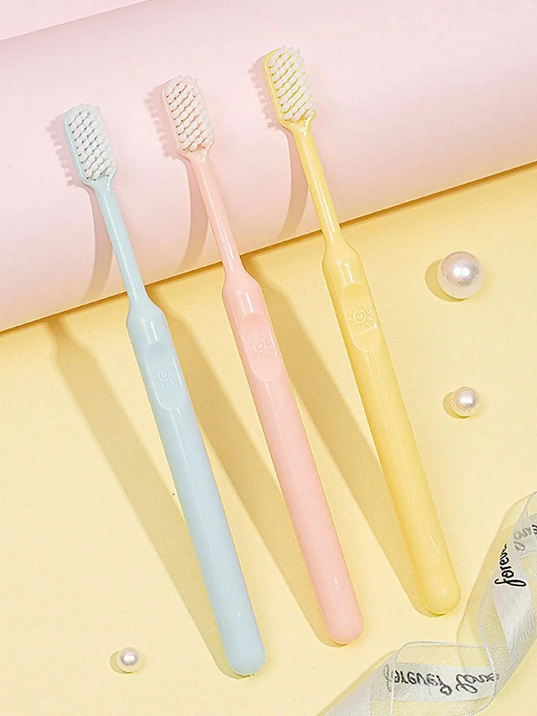 Market99 Pack Of 3 Plastic Toothbrushes