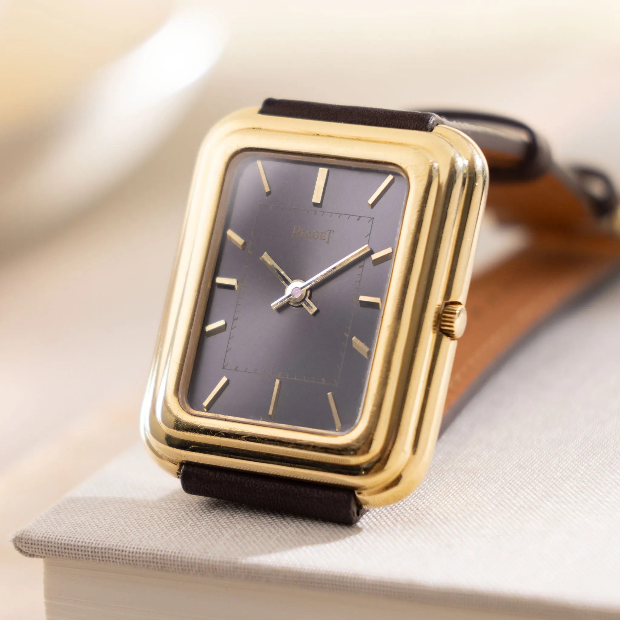 Piaget Grey Dial Beta 21 reference 14101 in 18k yellow gold