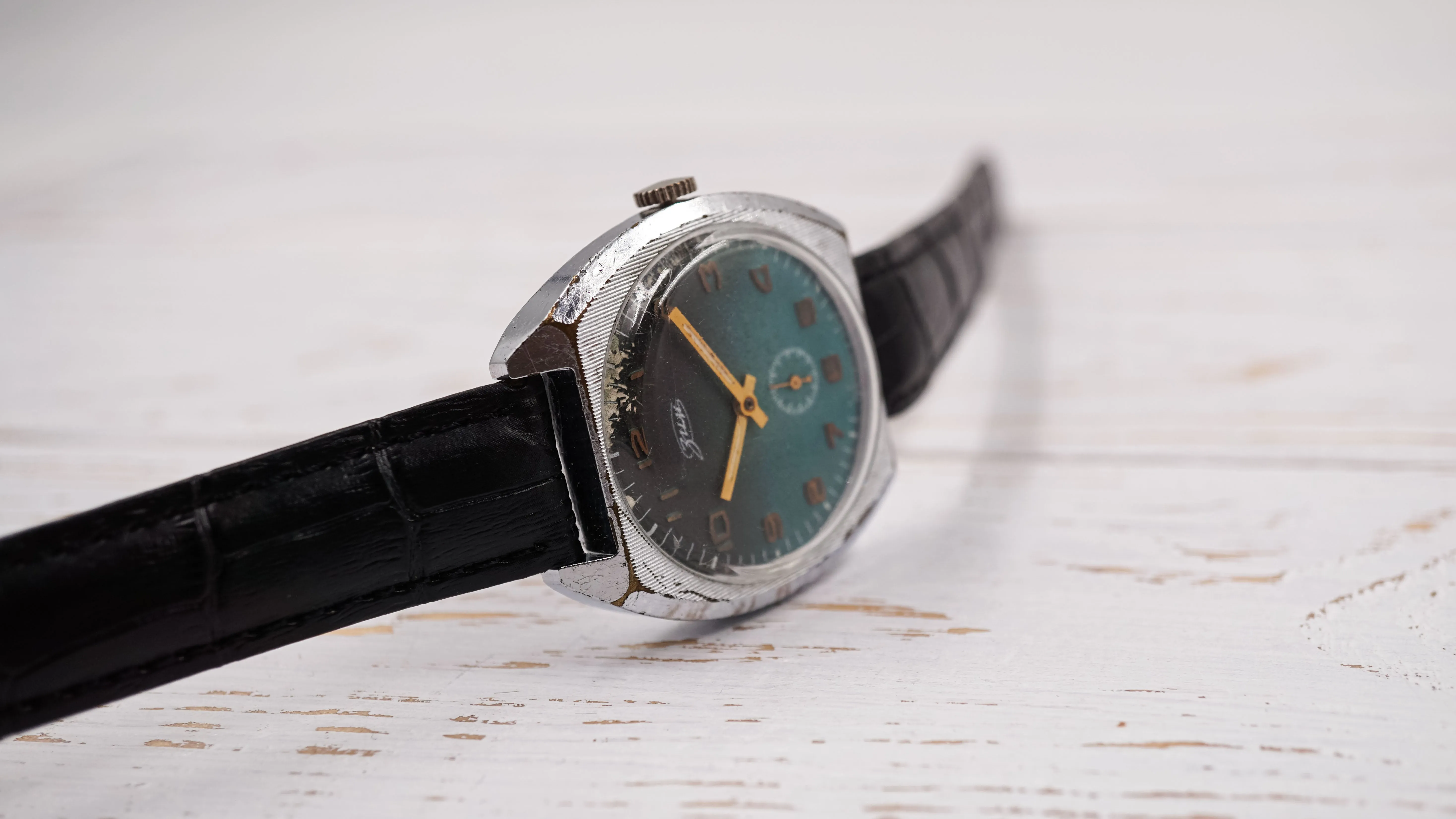 Vintage ZIM Pobeda 2602 emerald dial Soviet mechanical men's casual watch