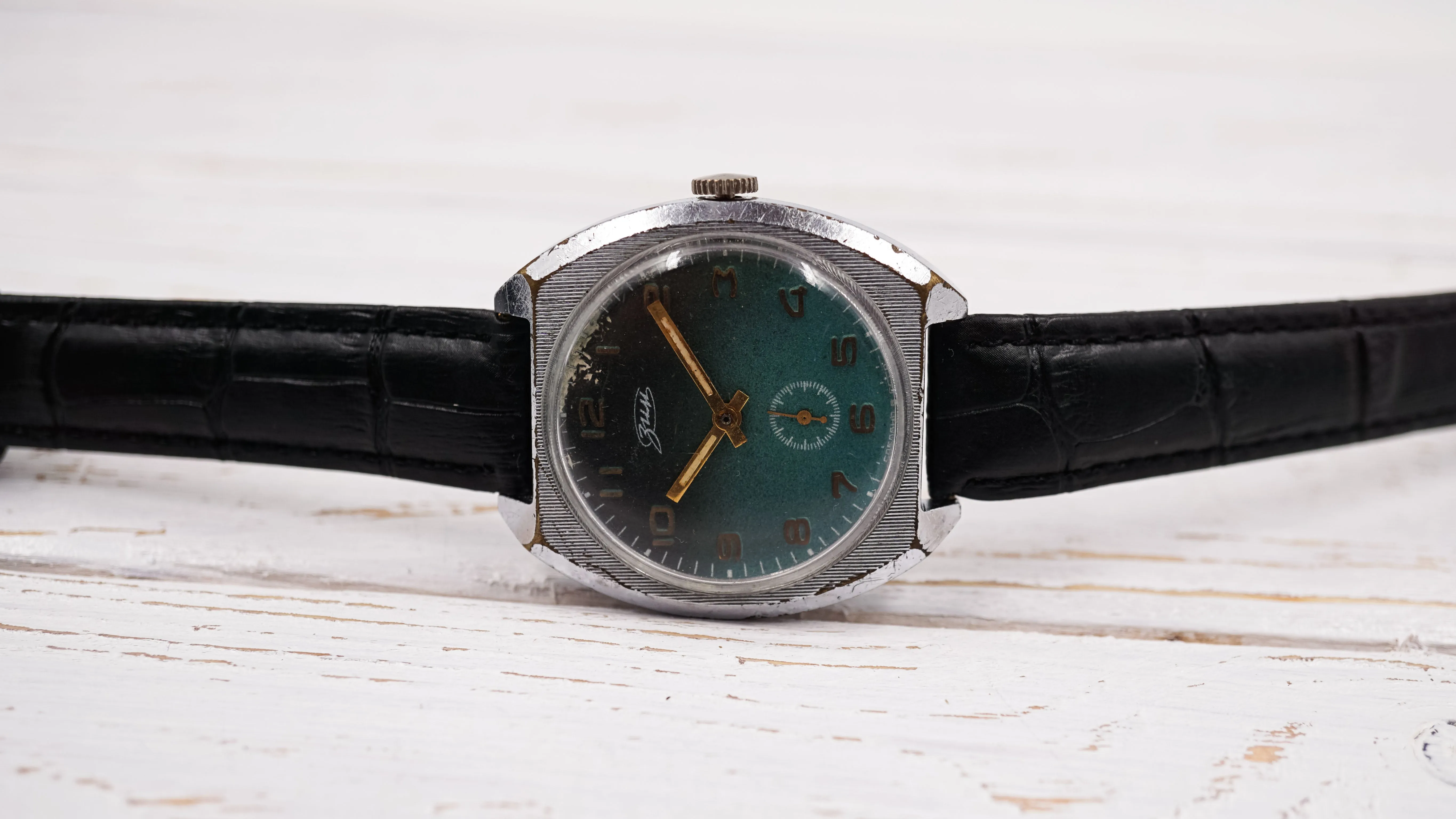 Vintage ZIM Pobeda 2602 emerald dial Soviet mechanical men's casual watch